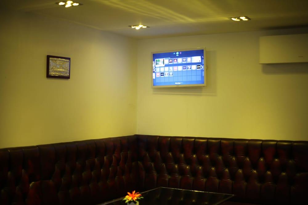 Отель Exhibition Court 4 2*
